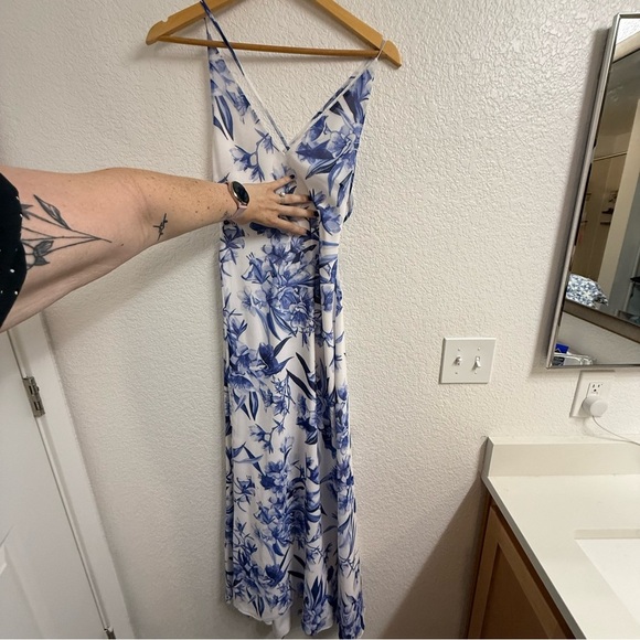Fame & Partners Blue and White Floral Formal Dress Size 2 - Picture 2 of 9